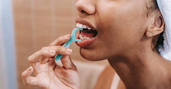 Which comes first, brushing or flossing? New study shows that we should clean between our teeth before brushing Which comes first, brushing or flossing? New study shows that we should clean between our teeth before brushing
